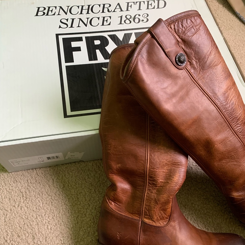 Only worn once. Little bit small for me 😢 ☺️Smells good real Leather